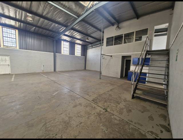 480M² WAREHOUSE TO LET IN DENVER